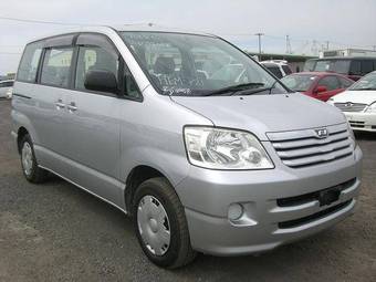 2002 Toyota Noah Pictures