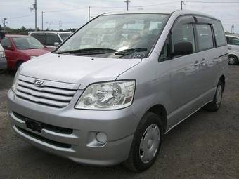 2002 Toyota Noah Pictures