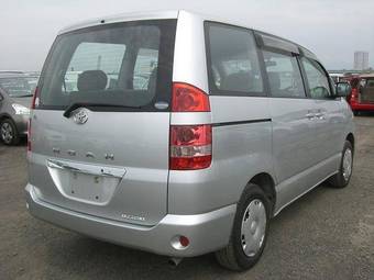 2002 Toyota Noah Photos
