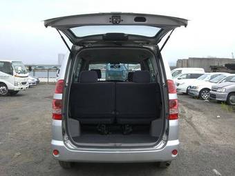 2002 Toyota Noah Pictures