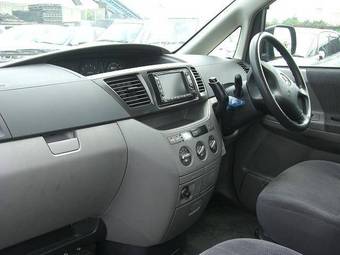 2002 Toyota Noah Photos