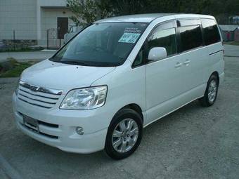 2002 Toyota Noah Pictures