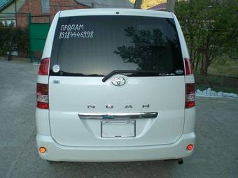2002 Toyota Noah Photos