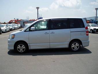 2002 Toyota Noah Pictures