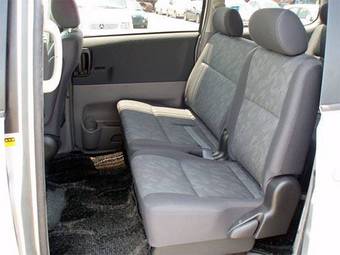 2002 Toyota Noah Photos