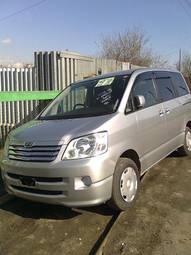 2002 Toyota Noah Photos