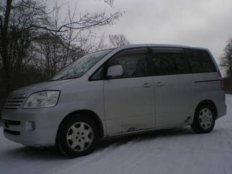 2002 Toyota Noah Pictures