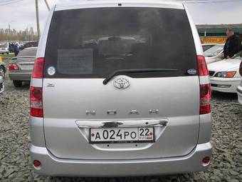 2002 Toyota Noah Images