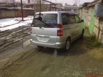 2002 Toyota Noah Pictures