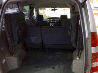 2002 Toyota Noah Photos