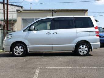 2002 Toyota Noah Images