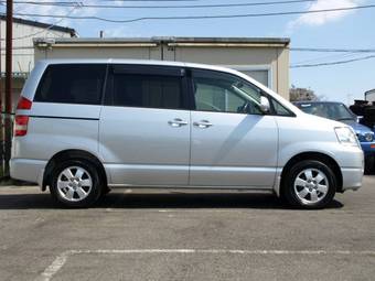 2002 Toyota Noah Pics