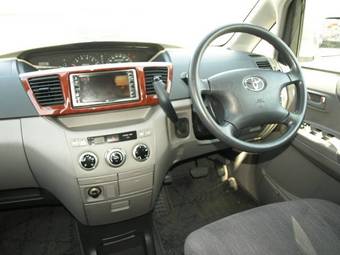 2002 Toyota Noah Pictures