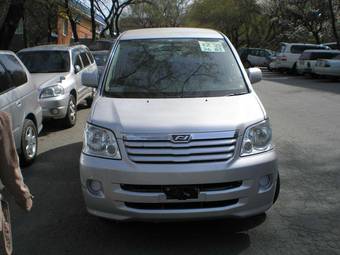 2002 Toyota Noah Photos