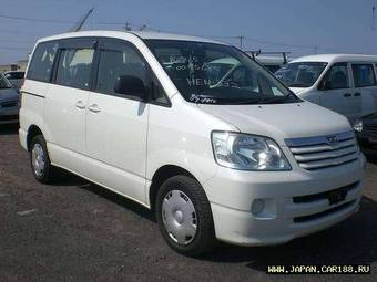 2002 Toyota Noah Images