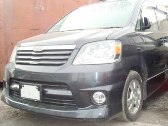 2002 Toyota Noah Photos