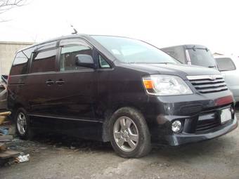 2002 Toyota Noah Photos