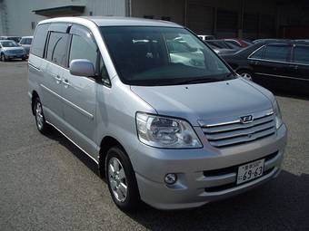 2002 Toyota Noah Photos