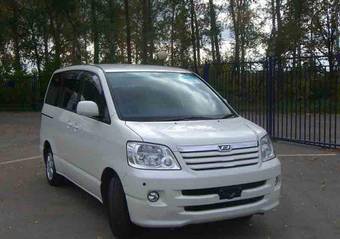 2002 Toyota Noah Pictures