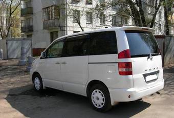 2002 Toyota Noah Photos