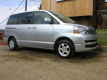 2002 Toyota Noah Pics