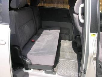 2002 Toyota Noah Pictures
