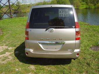 2002 Toyota Noah Pictures