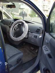 2002 Toyota Noah Photos