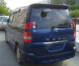 2002 Toyota Noah Pictures