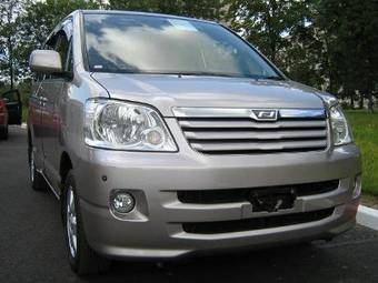 2002 Toyota Noah Pictures