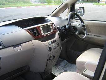 2002 Toyota Noah Pictures