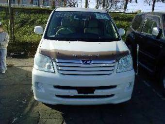 2002 Toyota Noah Photos