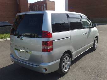 2002 Toyota Noah Pictures