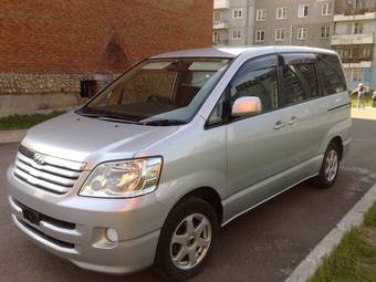 2002 Toyota Noah Pics