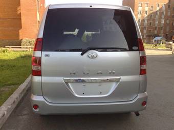 2002 Toyota Noah Pictures