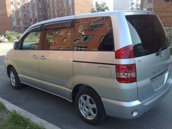 2002 Toyota Noah Pictures