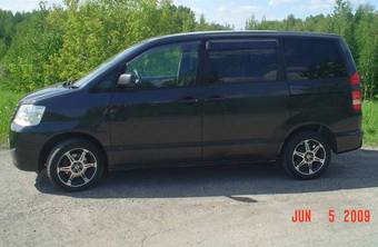 2002 Toyota Noah Pics