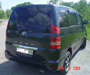 2002 Toyota Noah Pictures