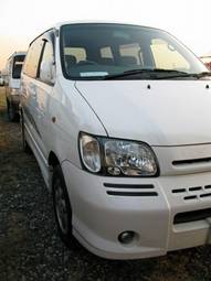 2002 Toyota Noah Pictures