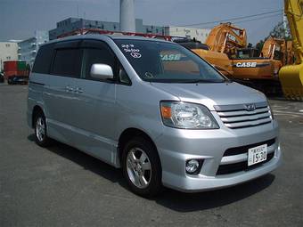 2002 Toyota Noah Pics