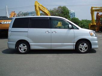 2002 Toyota Noah Pictures