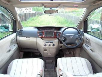 2002 Toyota Noah Photos