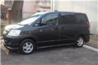 2002 Toyota Noah Photos