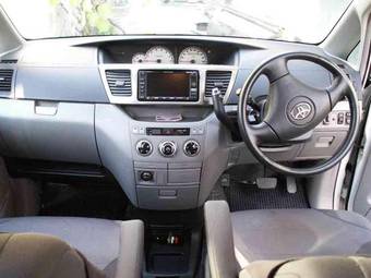 2002 Toyota Noah Pictures