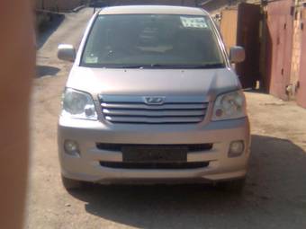 2002 Toyota Noah Photos