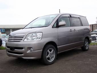 2002 Toyota Noah Pictures