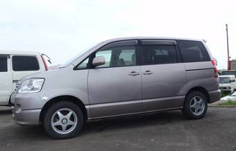 2002 Toyota Noah Photos