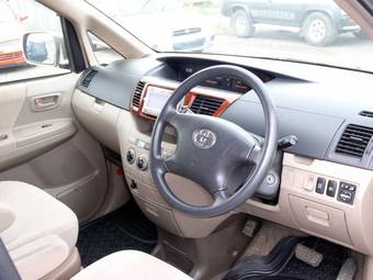 2002 Toyota Noah Images