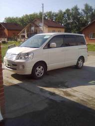 2002 Toyota Noah Pics