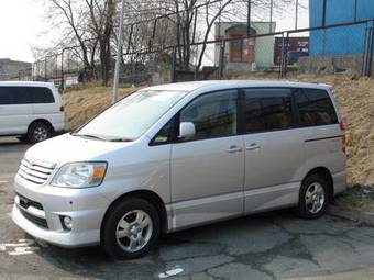 2002 Toyota Noah Pictures